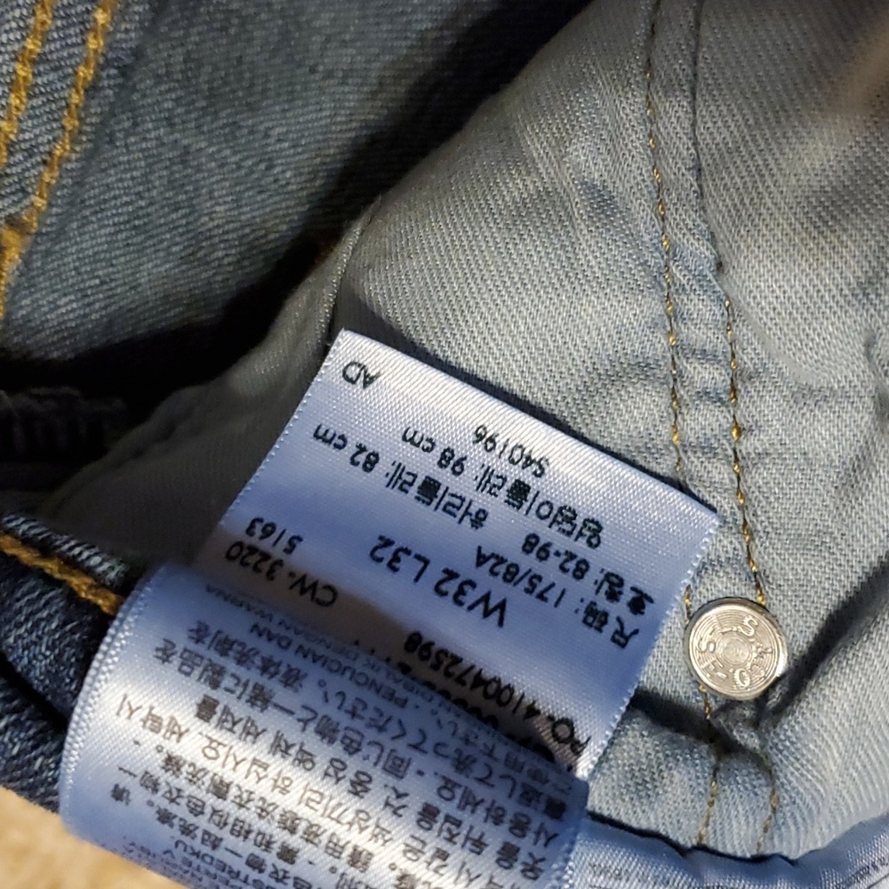 Levi's - Picture 3 of 3